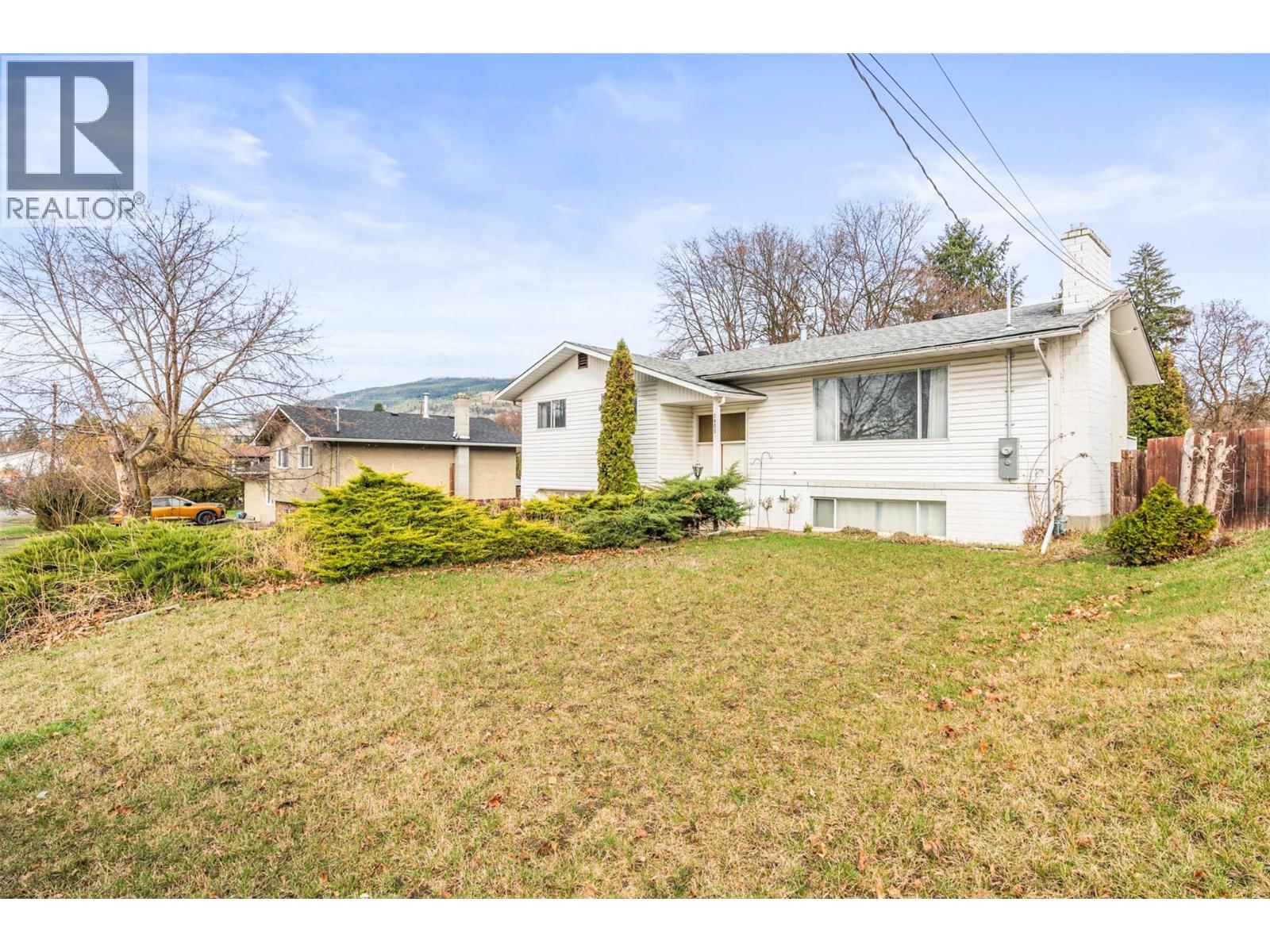 7905 Giles Drive, Coldstream, British Columbia  V1B 1G6 - Photo 3 - 10380564