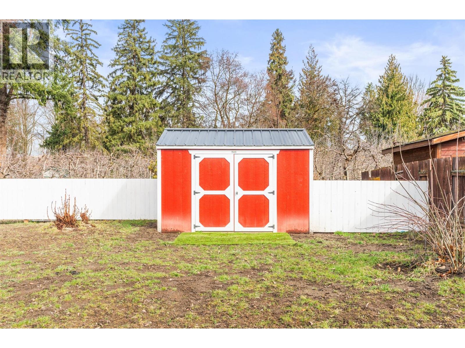 7905 Giles Drive, Coldstream, British Columbia  V1B 1G6 - Photo 36 - 10380564