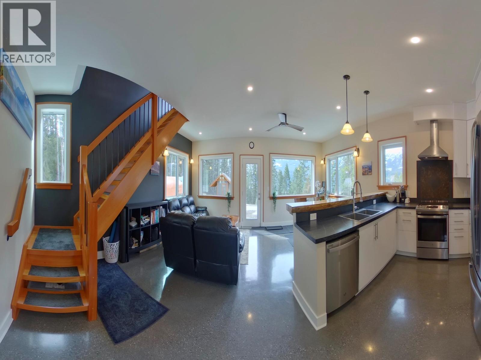 1360 Campbell Road, Golden, British Columbia  V0A 1H7 - Photo 6 - 10381478