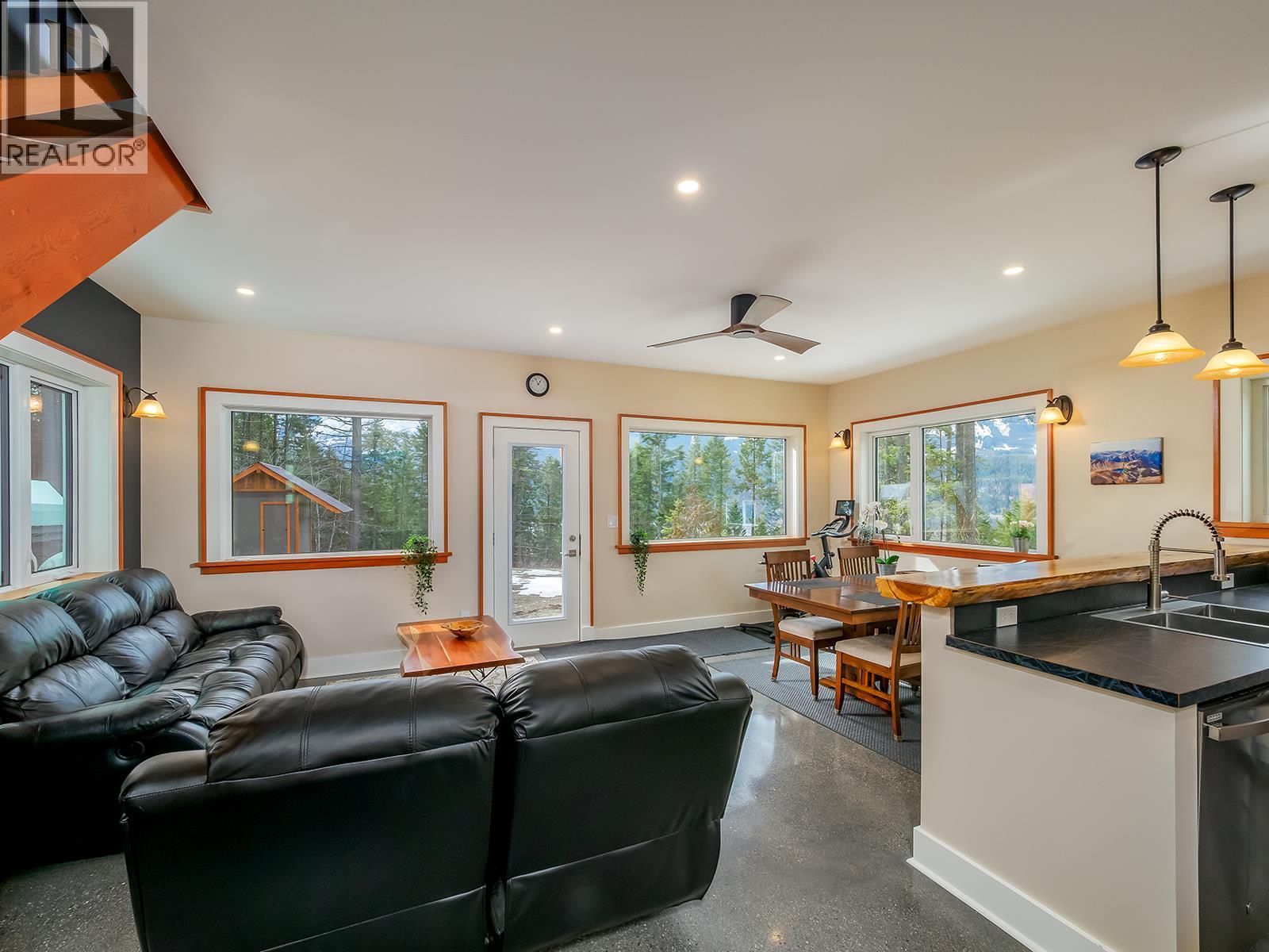 1360 Campbell Road, Golden, British Columbia  V0A 1H7 - Photo 7 - 10381478