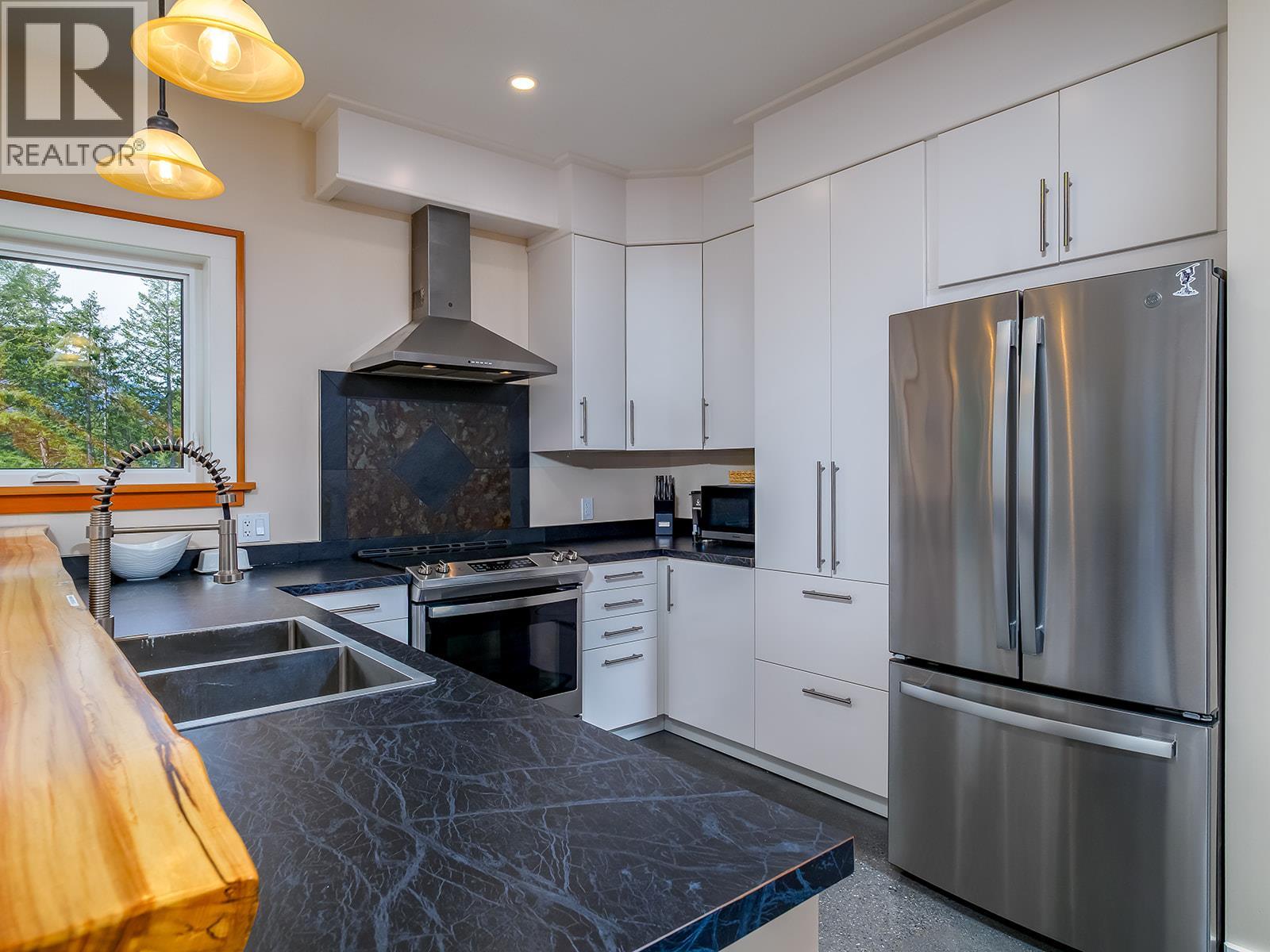 1360 Campbell Road, Golden, British Columbia  V0A 1H7 - Photo 9 - 10381478