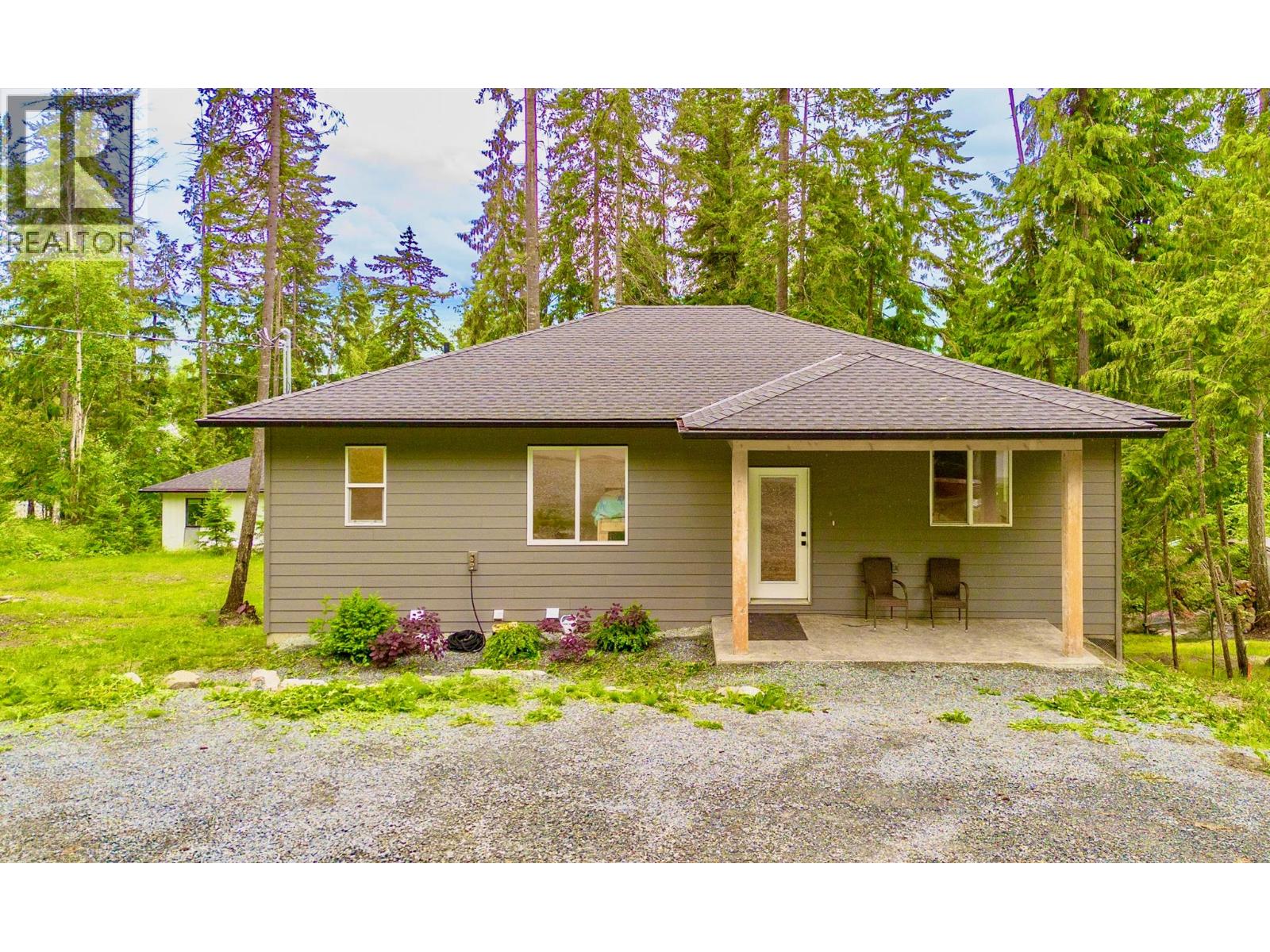 7468 Estate Drive, Anglemont, British Columbia  V0E 1M8 - Photo 1 - 10380084