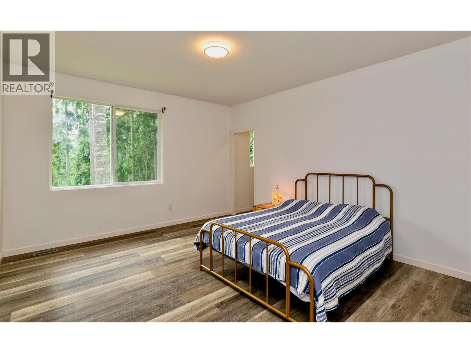 7468 Estate Drive, Anglemont, British Columbia  V0E 1M8 - Photo 14 - 10380084