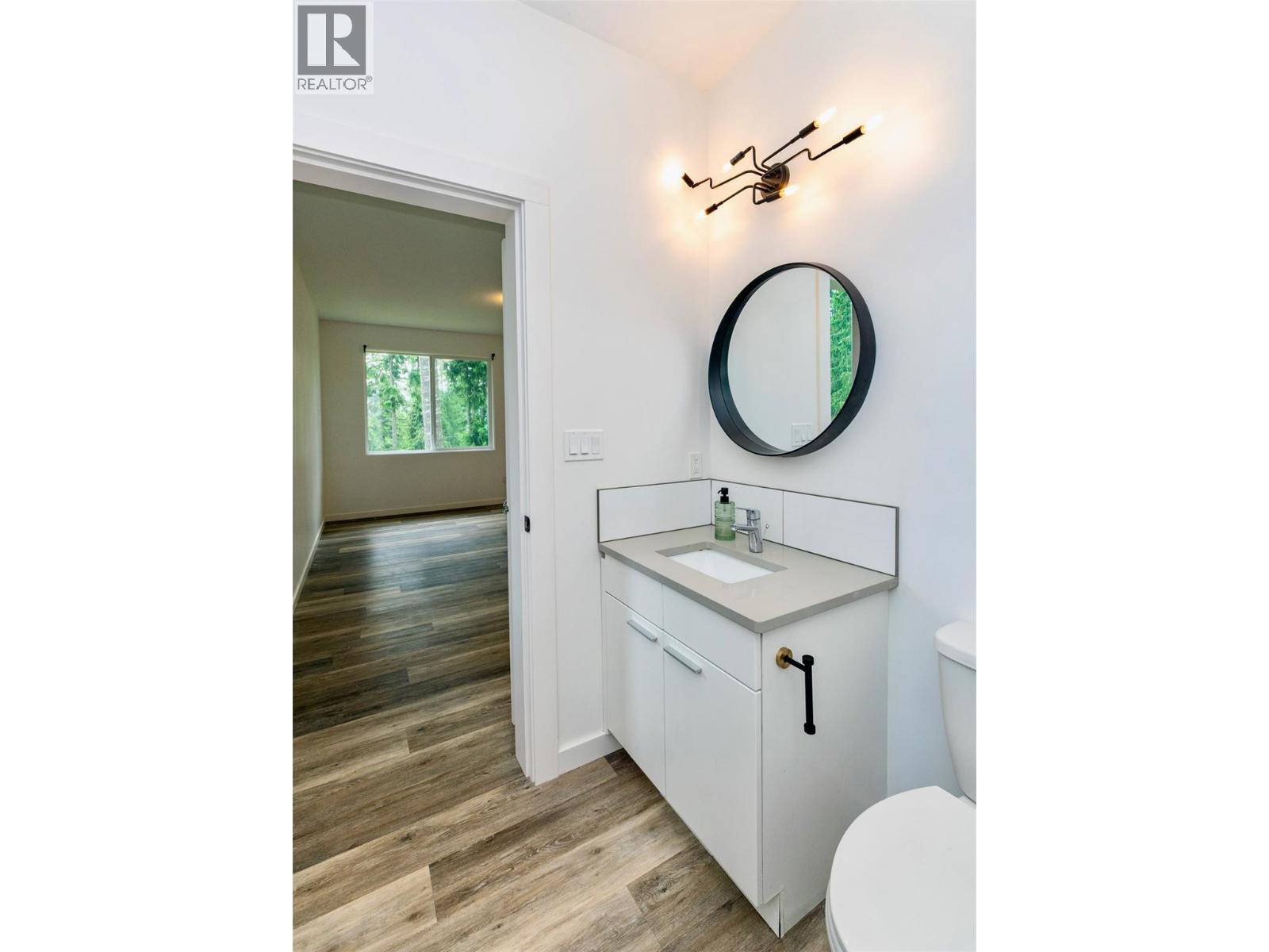 7468 Estate Drive, Anglemont, British Columbia  V0E 1M8 - Photo 15 - 10380084