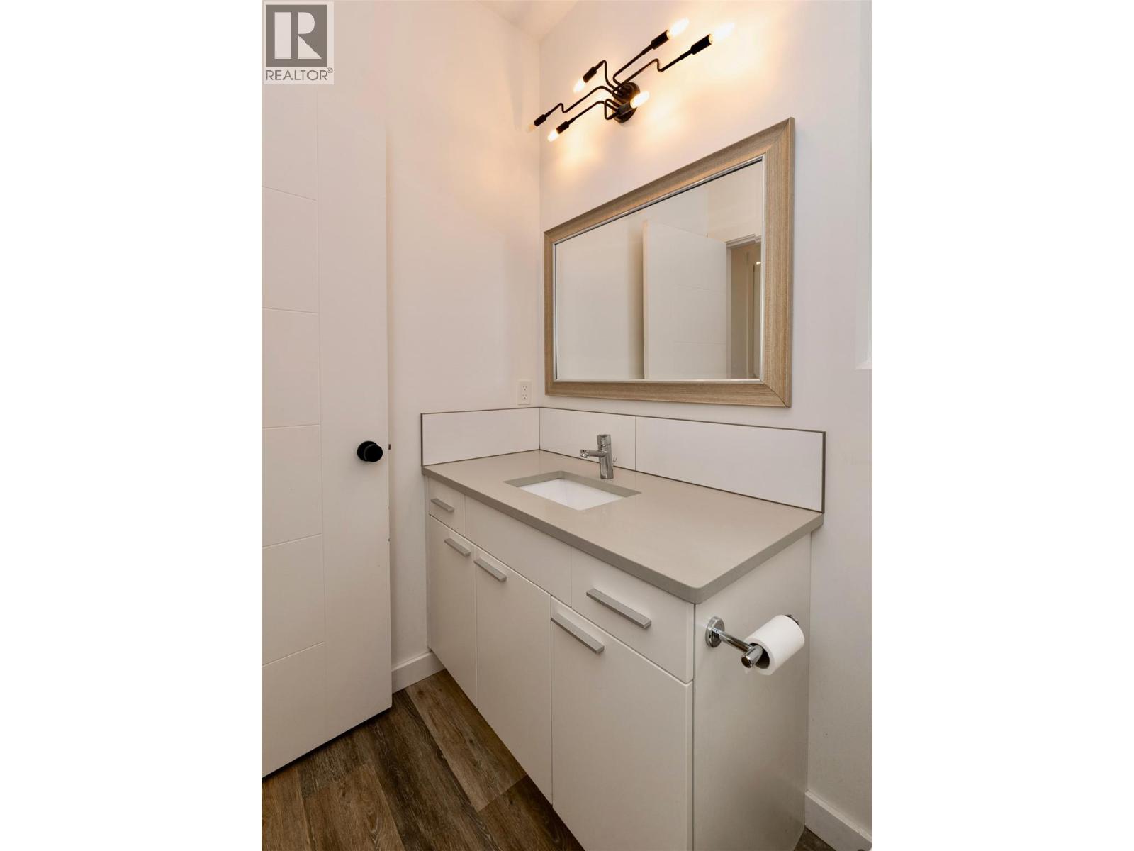 7468 Estate Drive, Anglemont, British Columbia  V0E 1M8 - Photo 17 - 10380084