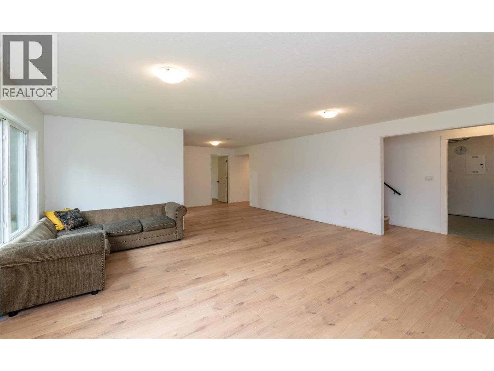 7468 Estate Drive, Anglemont, British Columbia  V0E 1M8 - Photo 20 - 10380084