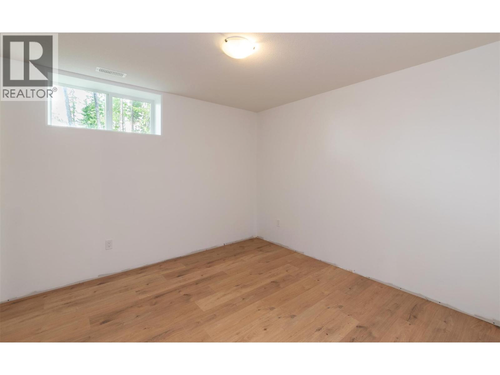 7468 Estate Drive, Anglemont, British Columbia  V0E 1M8 - Photo 22 - 10380084