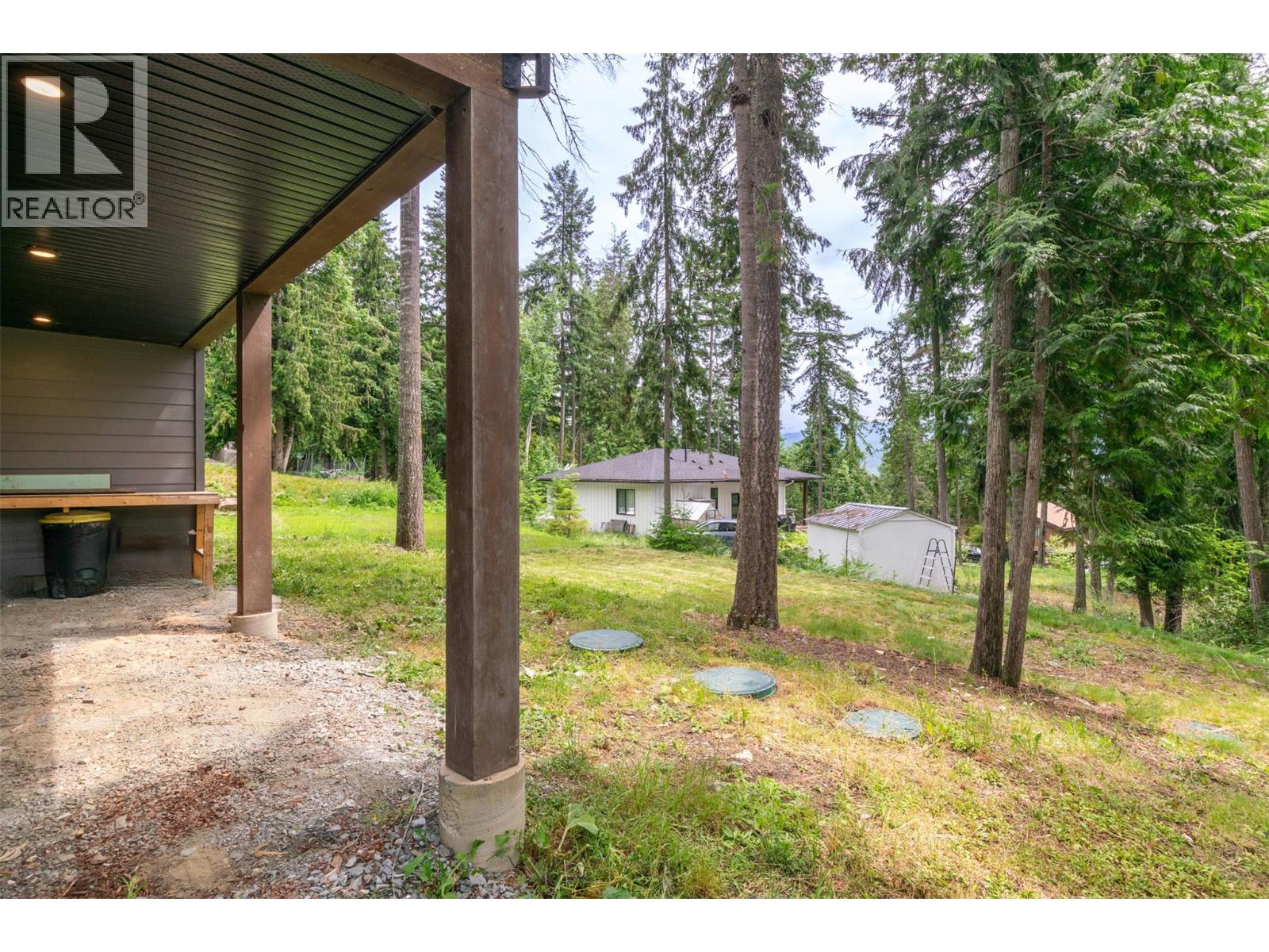 7468 Estate Drive, Anglemont, British Columbia  V0E 1M8 - Photo 28 - 10380084