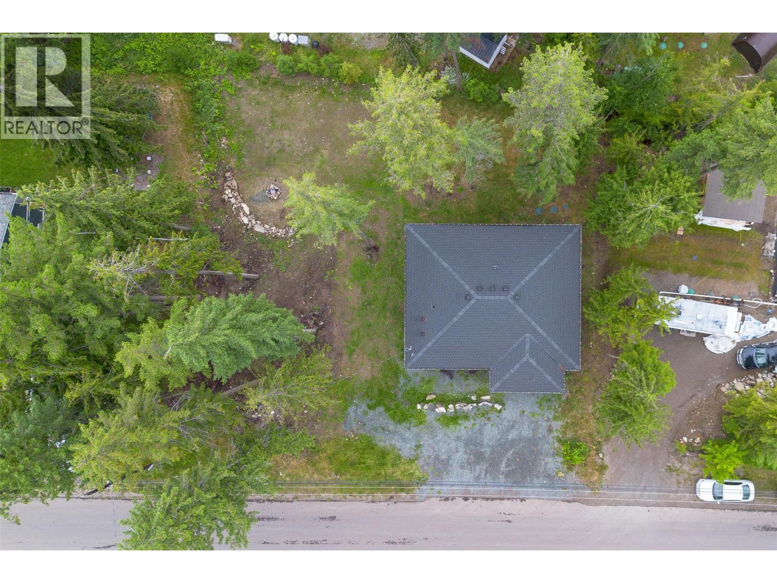 7468 Estate Drive, Anglemont, British Columbia  V0E 1M8 - Photo 32 - 10380084