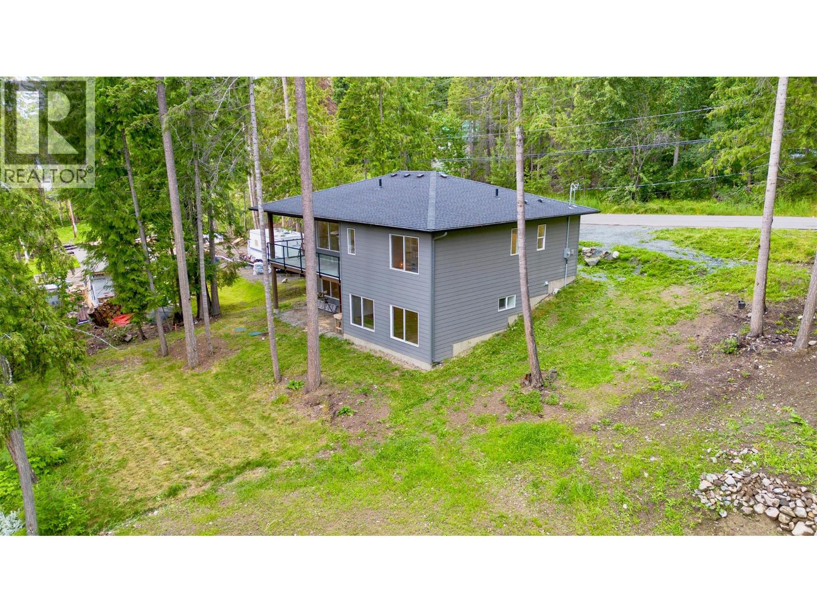 7468 Estate Drive, Anglemont, British Columbia  V0E 1M8 - Photo 33 - 10380084