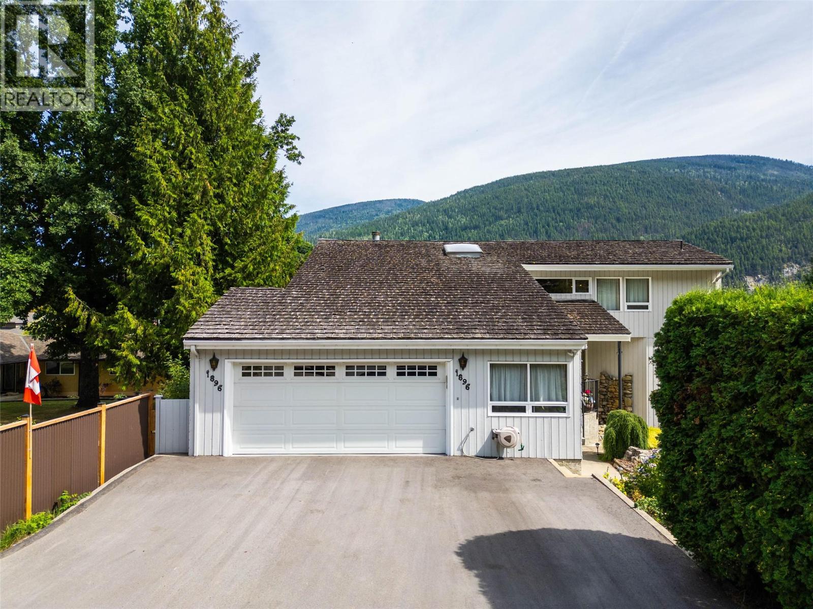 1896 3a Highway, Nelson, British Columbia  V1L 6K1 - Photo 2 - 10381201