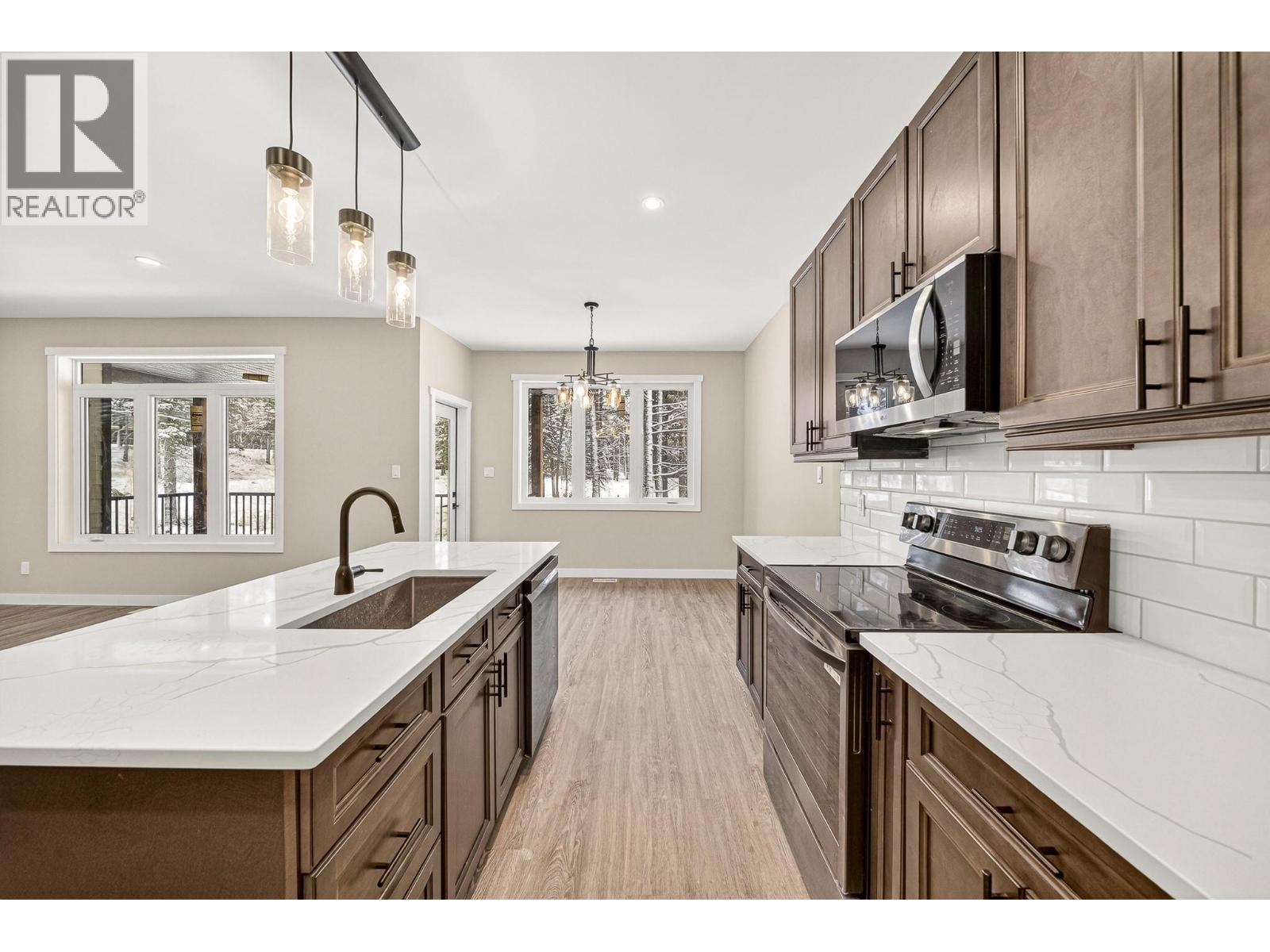 2252 Black Hawk Drive, Sparwood, British Columbia  V0B 2G2 - Photo 11 - 10381434