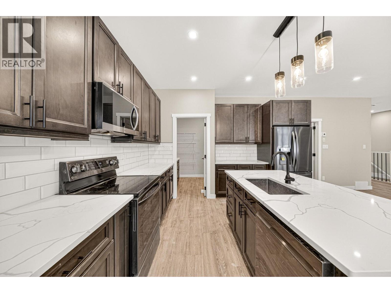 2252 Black Hawk Drive, Sparwood, British Columbia  V0B 2G2 - Photo 13 - 10381434