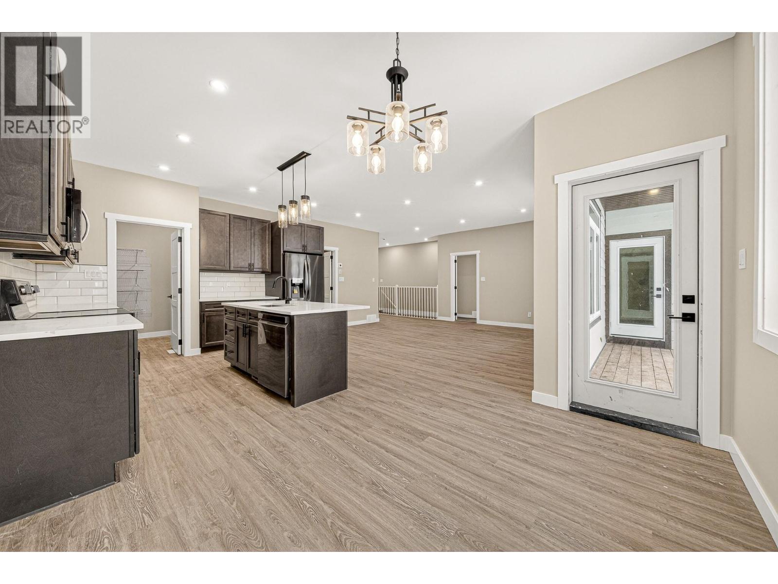 2252 Black Hawk Drive, Sparwood, British Columbia  V0B 2G2 - Photo 17 - 10381434