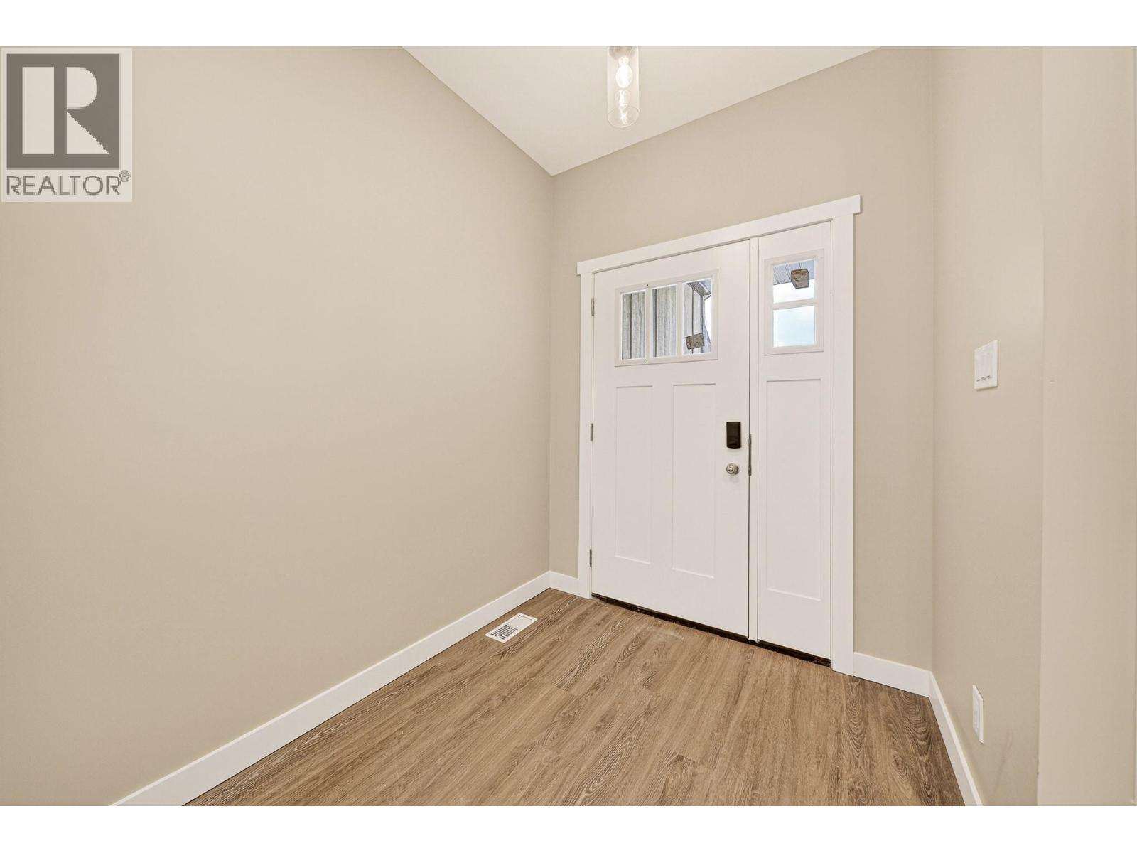 2252 Black Hawk Drive, Sparwood, British Columbia  V0B 2G2 - Photo 2 - 10381434