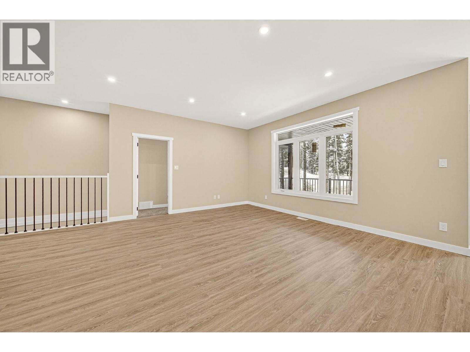 2252 Black Hawk Drive, Sparwood, British Columbia  V0B 2G2 - Photo 5 - 10381434