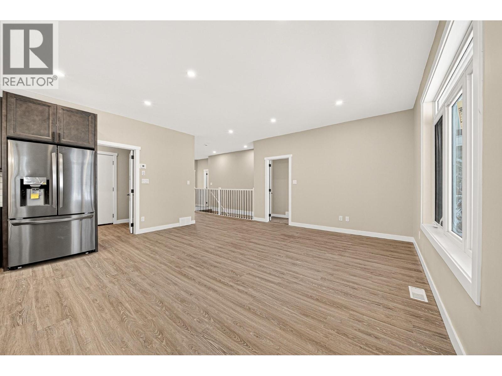 2252 Black Hawk Drive, Sparwood, British Columbia  V0B 2G2 - Photo 6 - 10381434