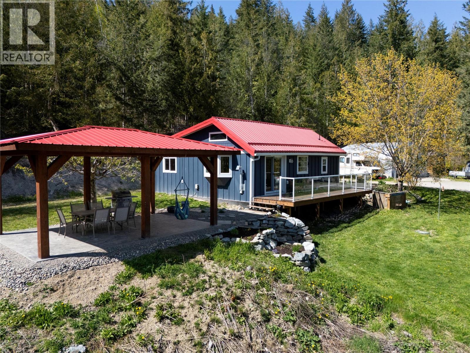 6740 Highway 97a Highway, Grindrod, British Columbia  V0E 1Y0 - Photo 1 - 10381515