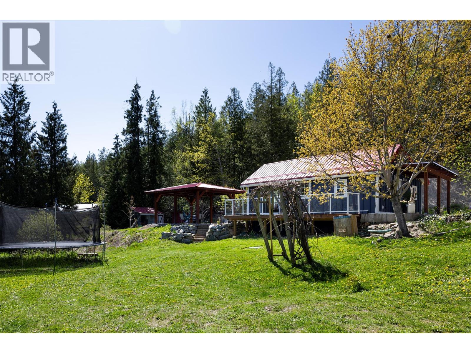 6740 Highway 97a Highway, Grindrod, British Columbia  V0E 1Y0 - Photo 10 - 10381515