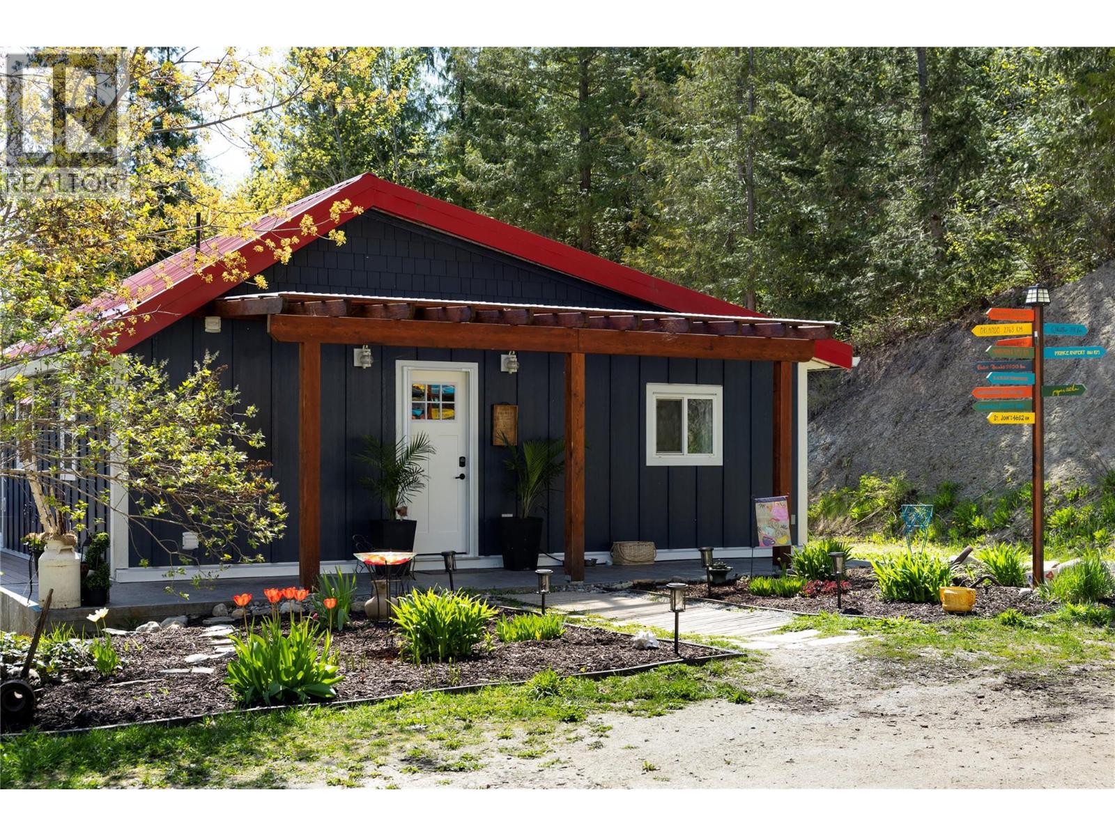 6740 Highway 97a Highway, Grindrod, British Columbia  V0E 1Y0 - Photo 17 - 10381515