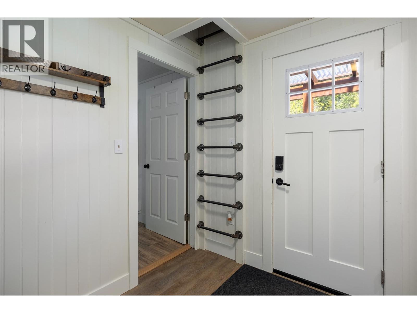 6740 Highway 97a Highway, Grindrod, British Columbia  V0E 1Y0 - Photo 19 - 10381515