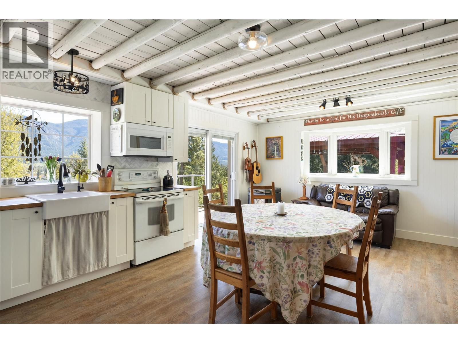 6740 Highway 97a Highway, Grindrod, British Columbia  V0E 1Y0 - Photo 20 - 10381515