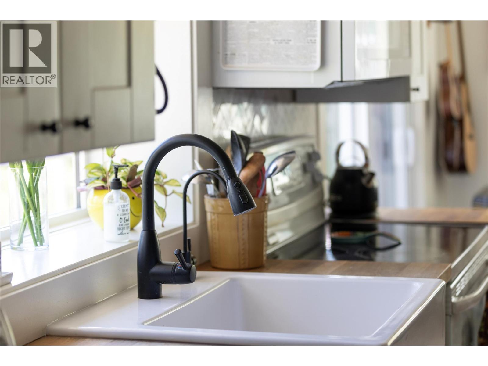 6740 Highway 97a Highway, Grindrod, British Columbia  V0E 1Y0 - Photo 23 - 10381515