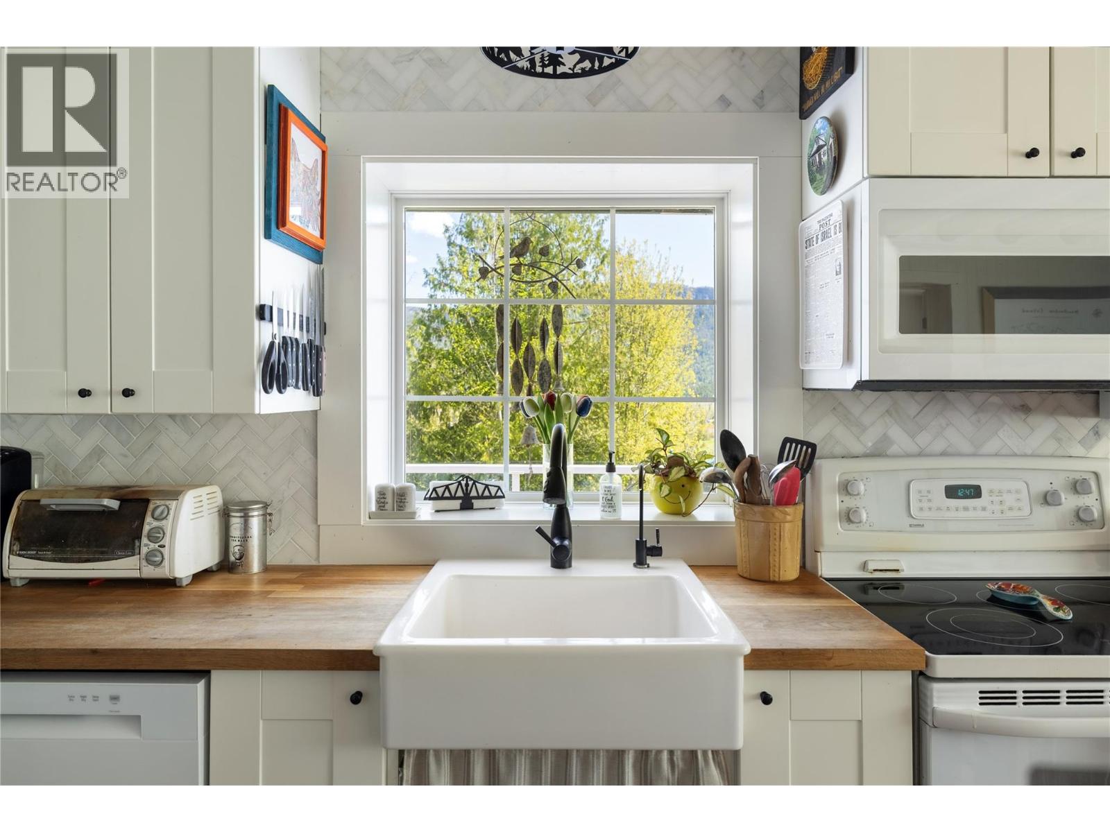 6740 Highway 97a Highway, Grindrod, British Columbia  V0E 1Y0 - Photo 24 - 10381515