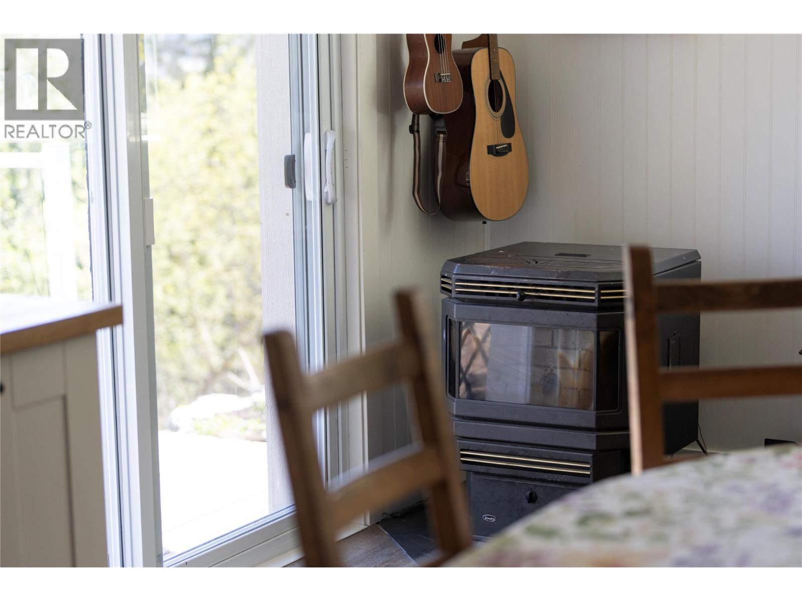 6740 Highway 97a Highway, Grindrod, British Columbia  V0E 1Y0 - Photo 25 - 10381515