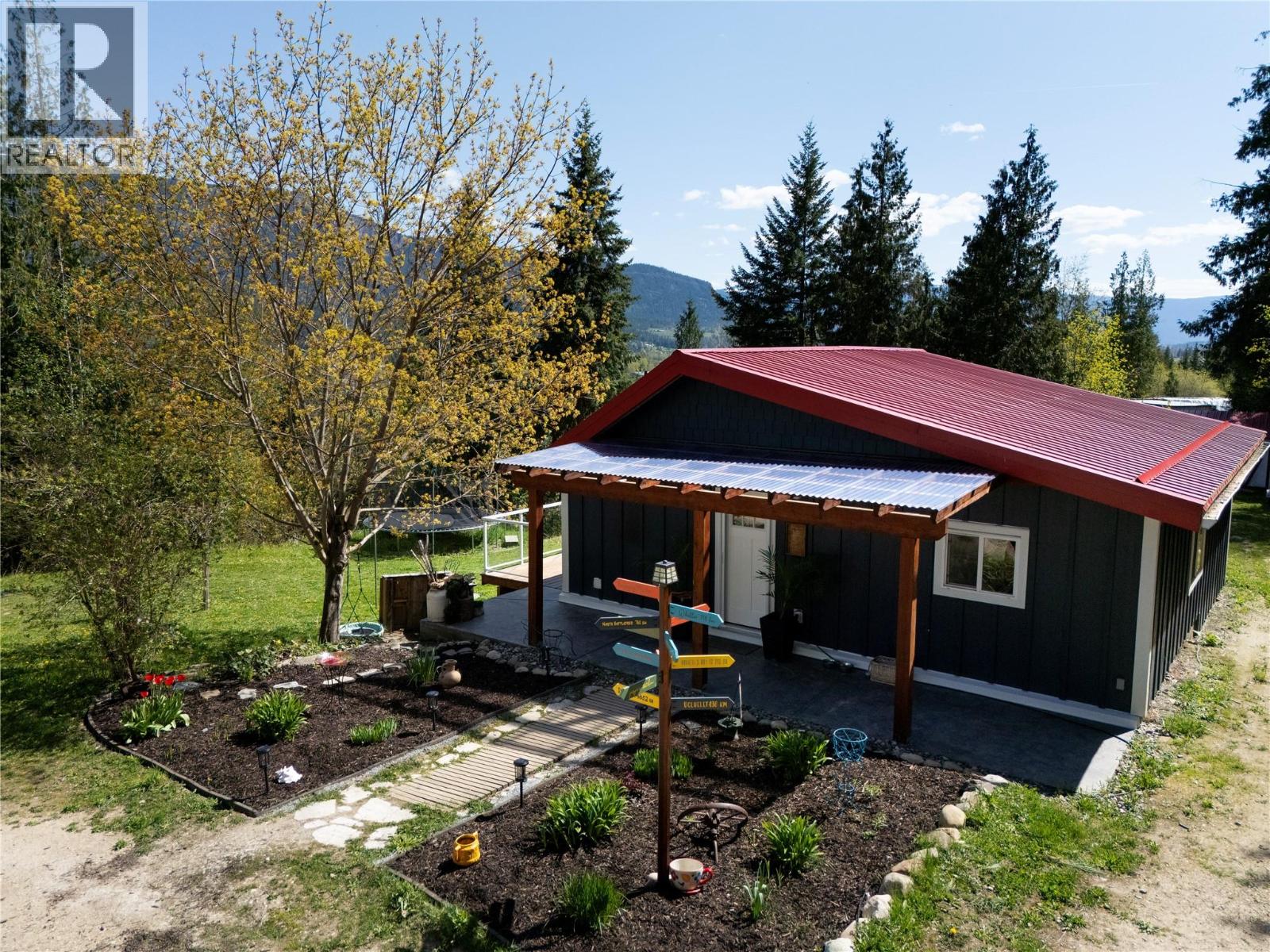 6740 Highway 97a Highway, Grindrod, British Columbia  V0E 1Y0 - Photo 7 - 10381515