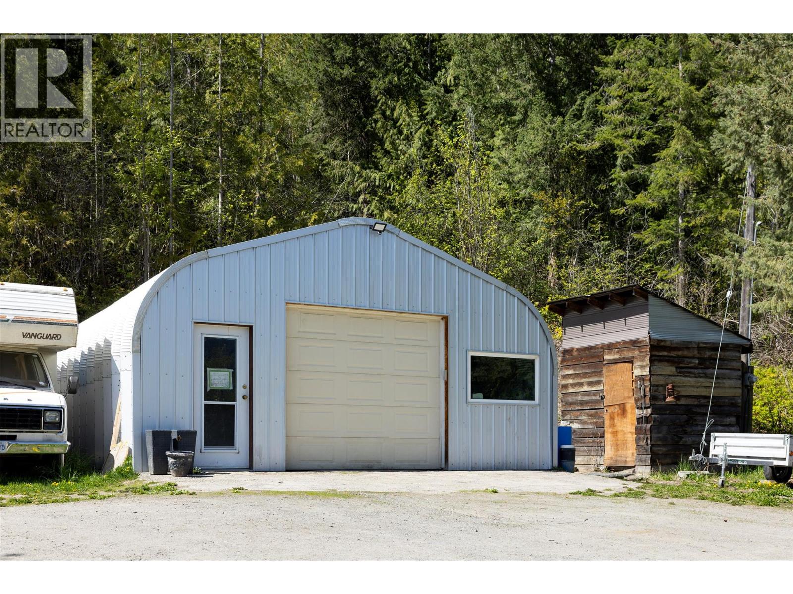 6740 Highway 97a Highway, Grindrod, British Columbia  V0E 1Y0 - Photo 9 - 10381515