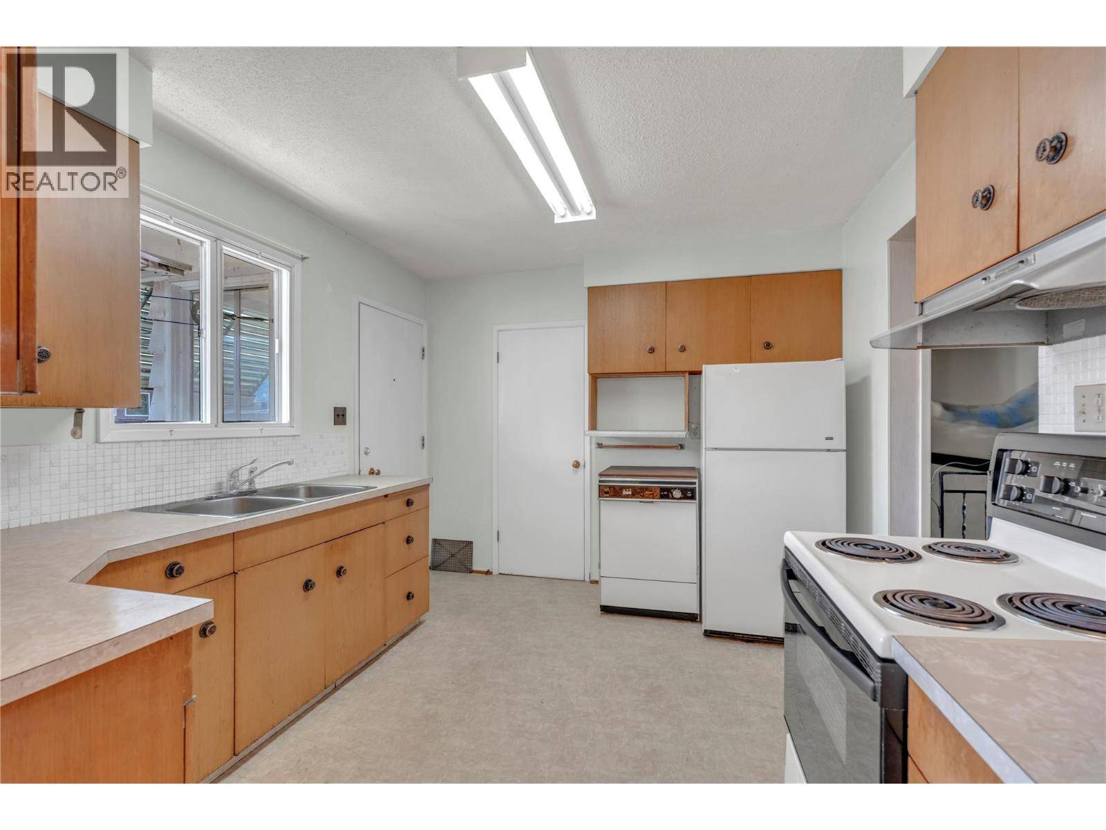 250 Bennett Avenue, Penticton, British Columbia  V2A 2P5 - Photo 11 - 10381301