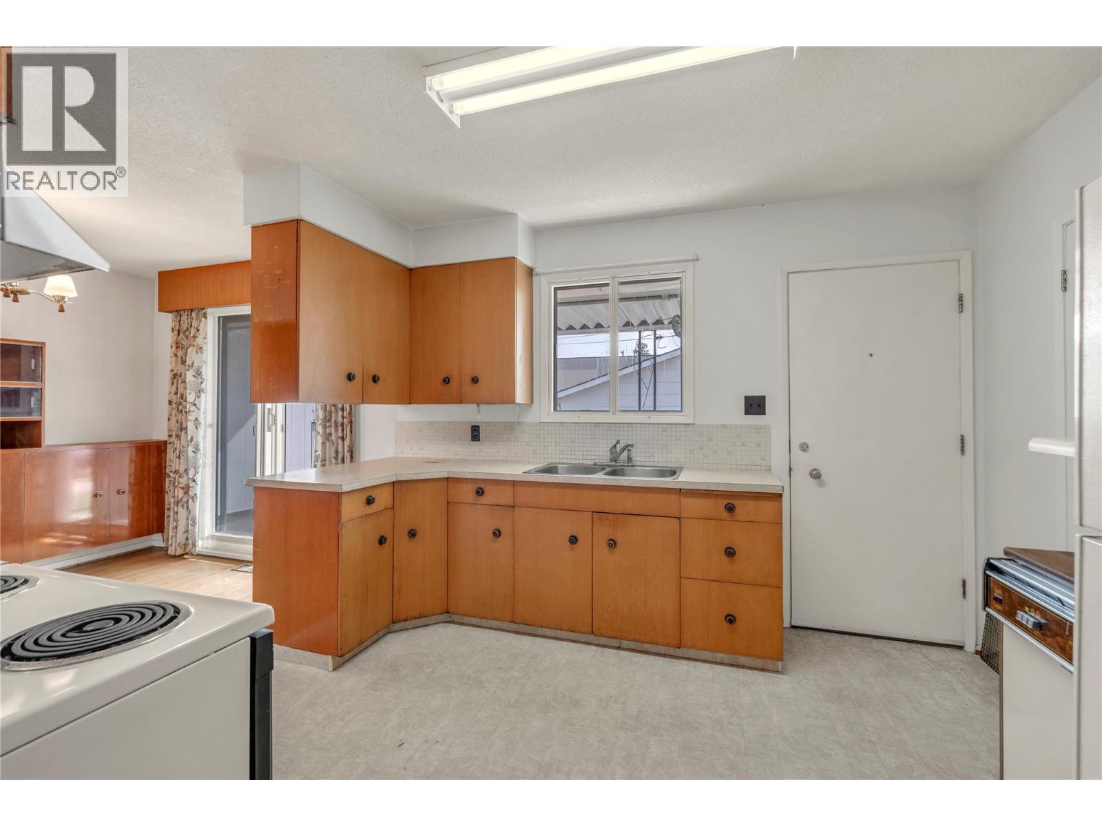 250 Bennett Avenue, Penticton, British Columbia  V2A 2P5 - Photo 12 - 10381301