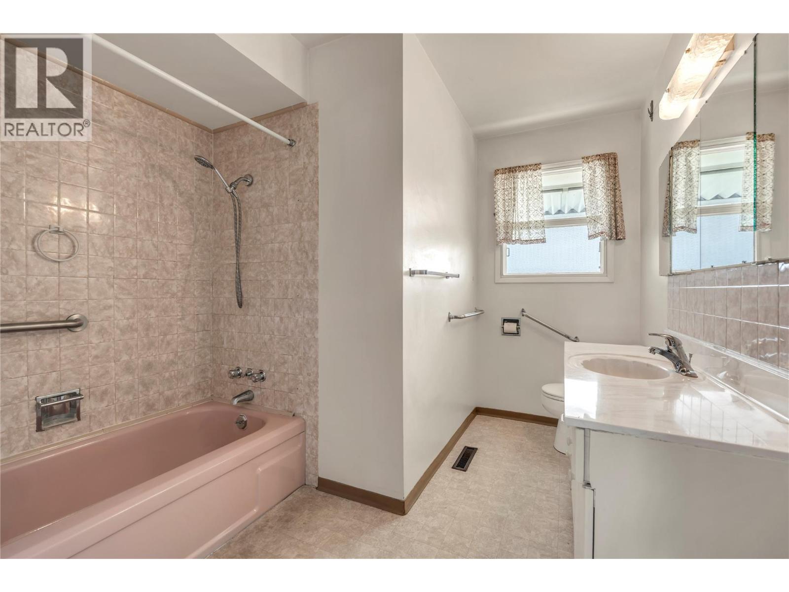 250 Bennett Avenue, Penticton, British Columbia  V2A 2P5 - Photo 18 - 10381301