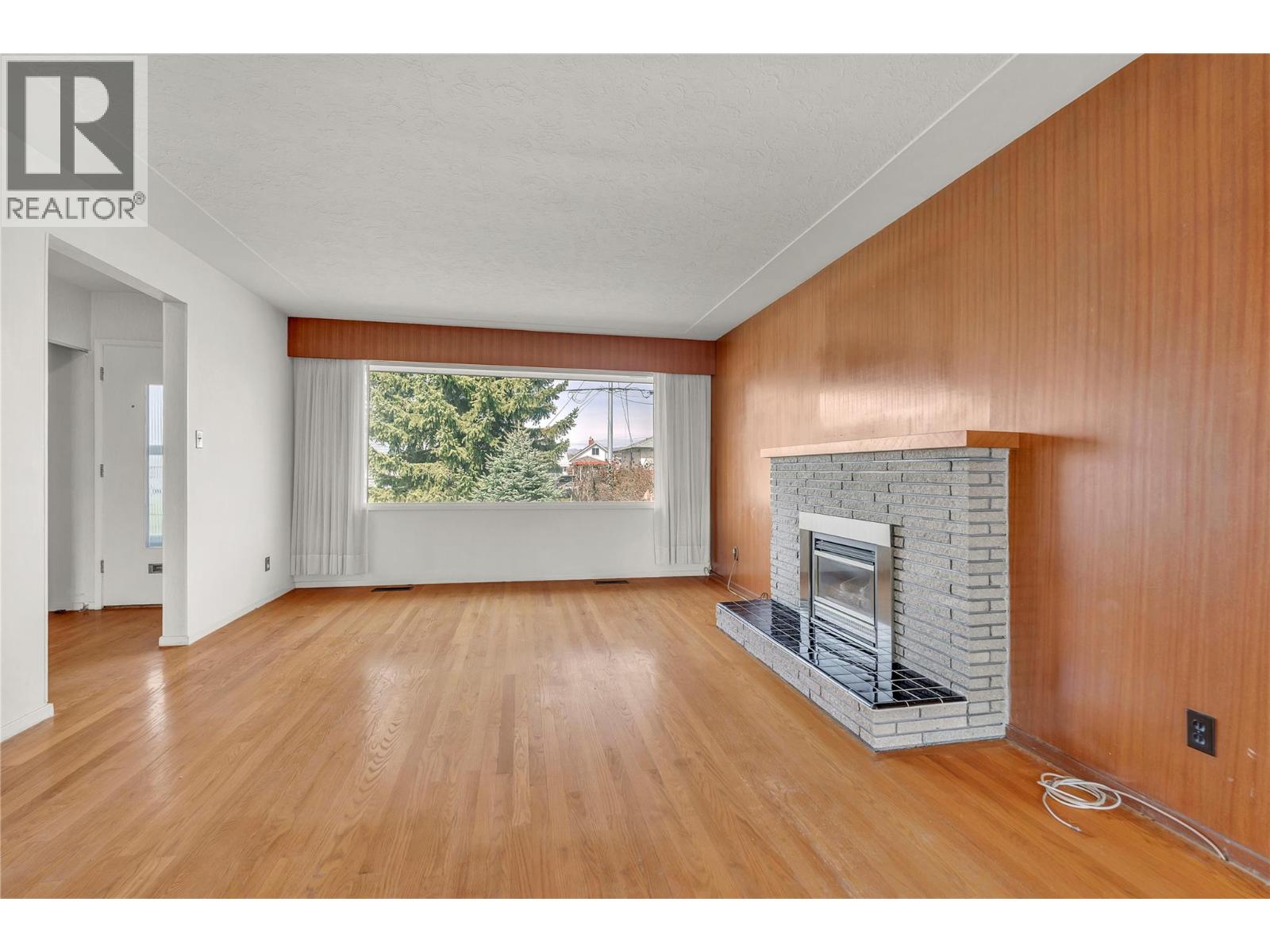 250 Bennett Avenue, Penticton, British Columbia  V2A 2P5 - Photo 3 - 10381301