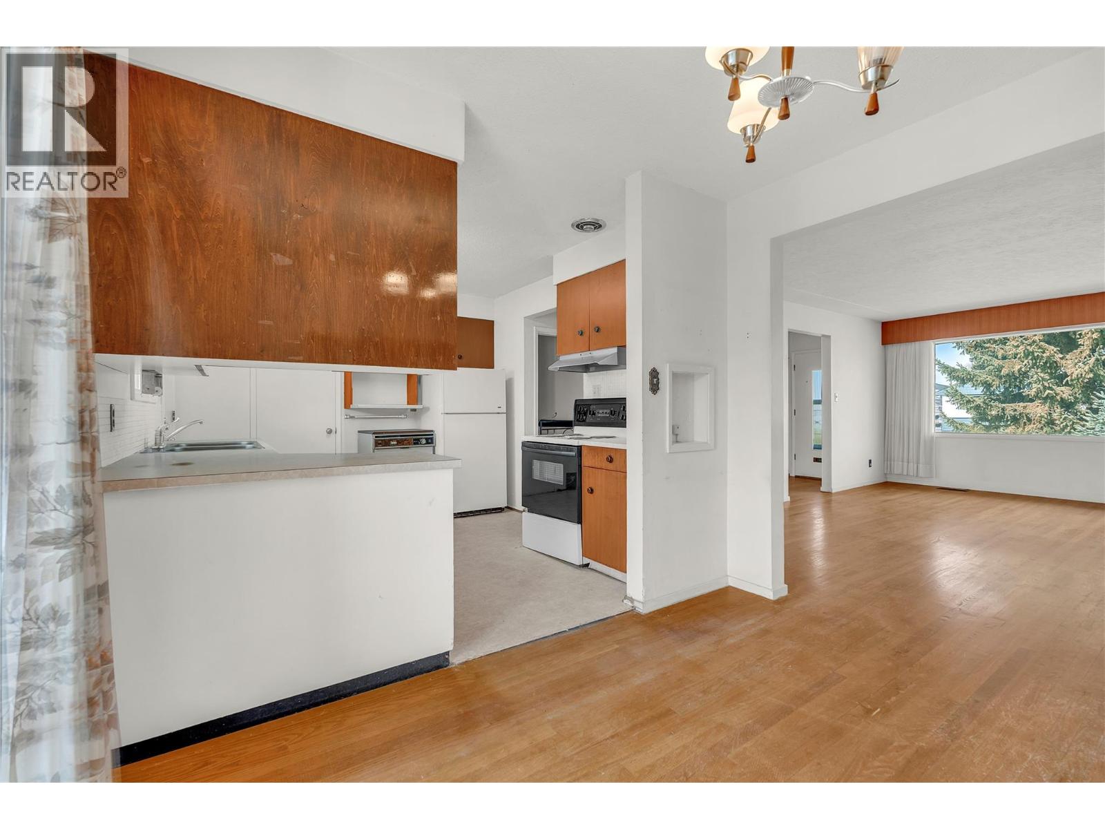 250 Bennett Avenue, Penticton, British Columbia  V2A 2P5 - Photo 8 - 10381301