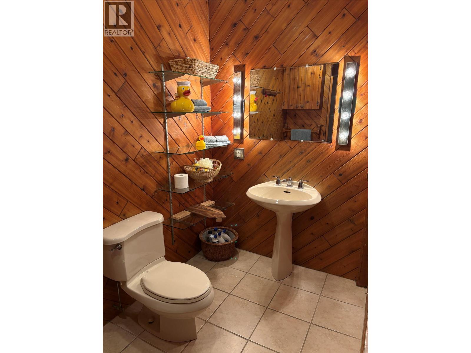 8764 Holding Road, Adams Lake, British Columbia  V0E 1M2 - Photo 13 - 10381223