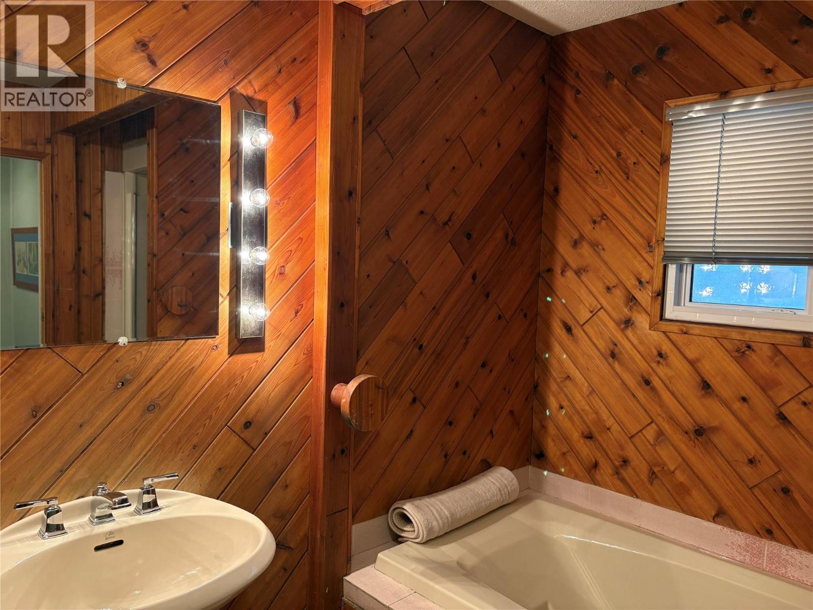 8764 Holding Road, Adams Lake, British Columbia  V0E 1M2 - Photo 14 - 10381223