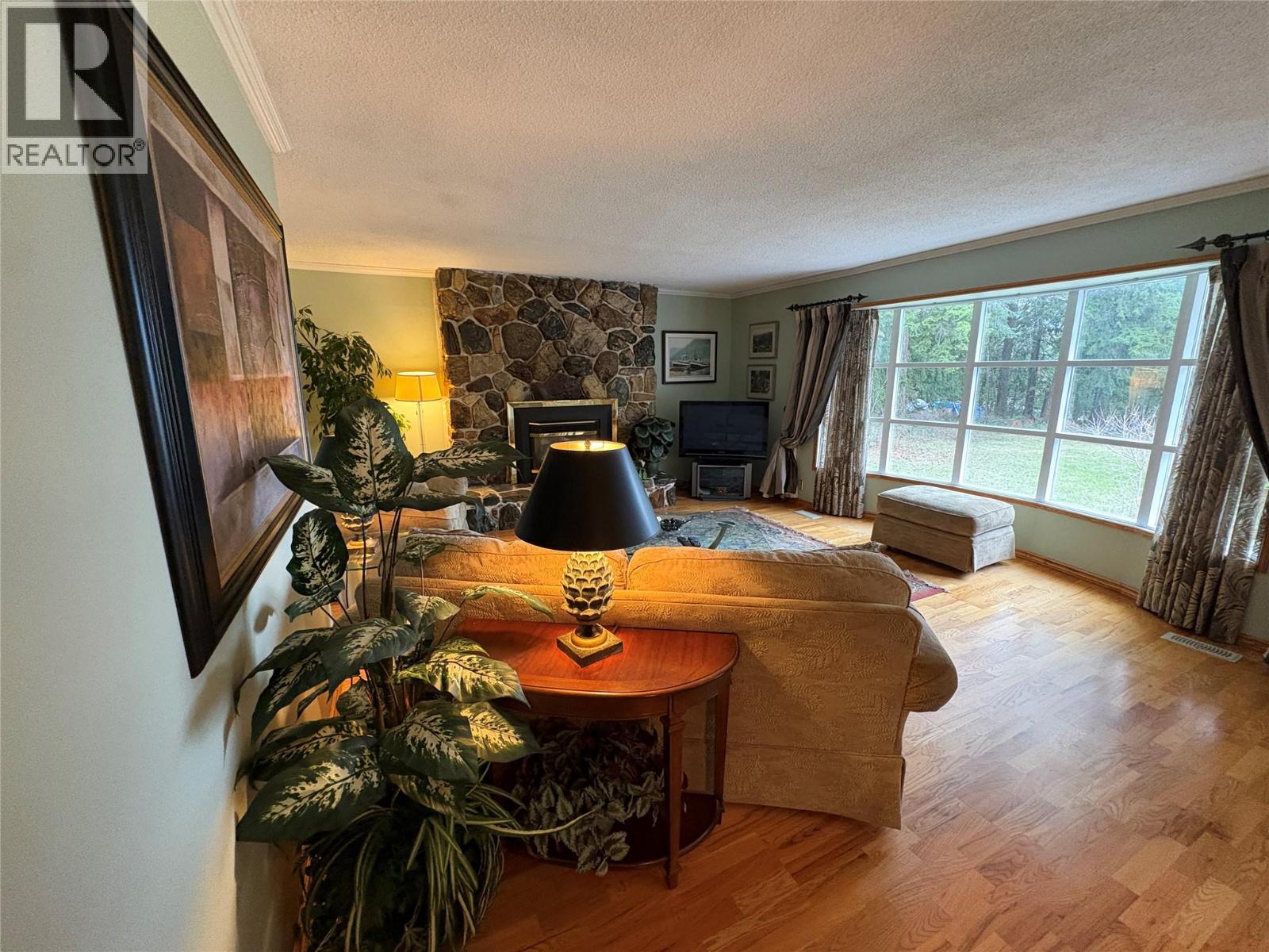 8764 Holding Road, Adams Lake, British Columbia  V0E 1M2 - Photo 3 - 10381223