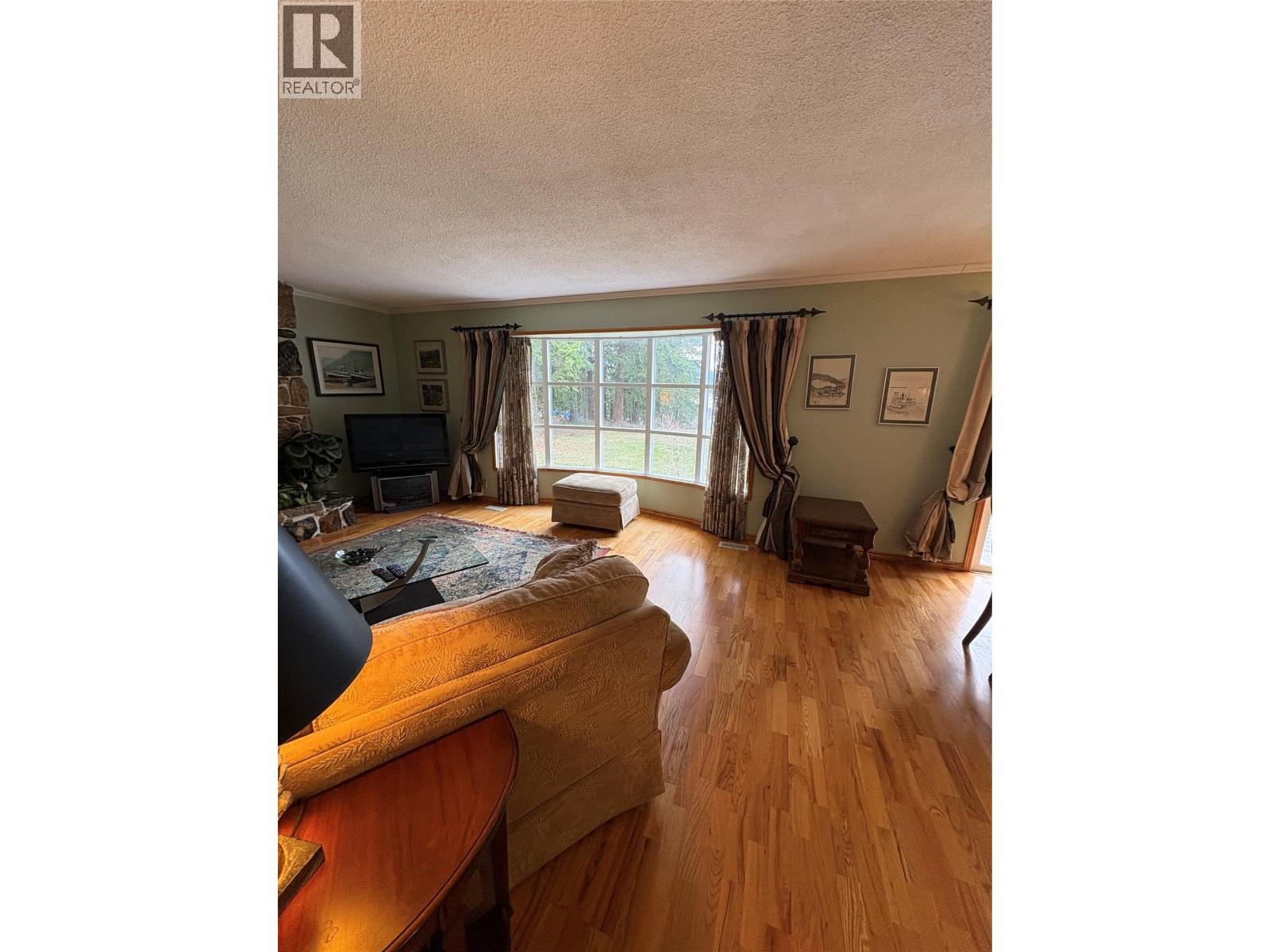 8764 Holding Road, Adams Lake, British Columbia  V0E 1M2 - Photo 5 - 10381223