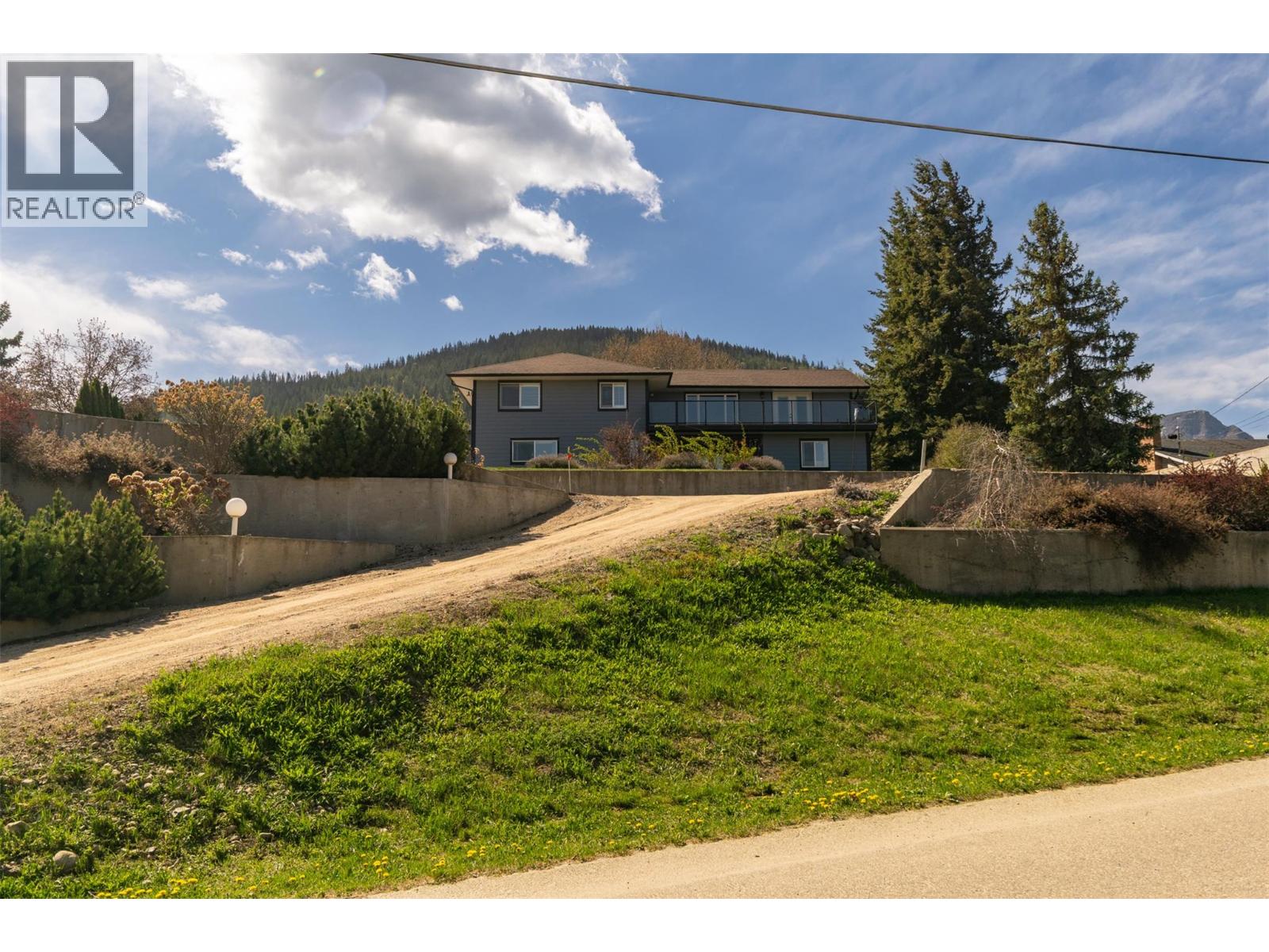 1350 13 Avenue Se, Salmon Arm, British Columbia  V1E 2G7 - Photo 1 - 10377782