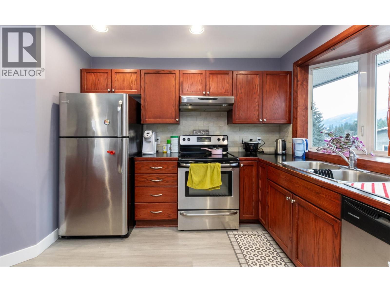 1350 13 Avenue Se, Salmon Arm, British Columbia  V1E 2G7 - Photo 11 - 10377782