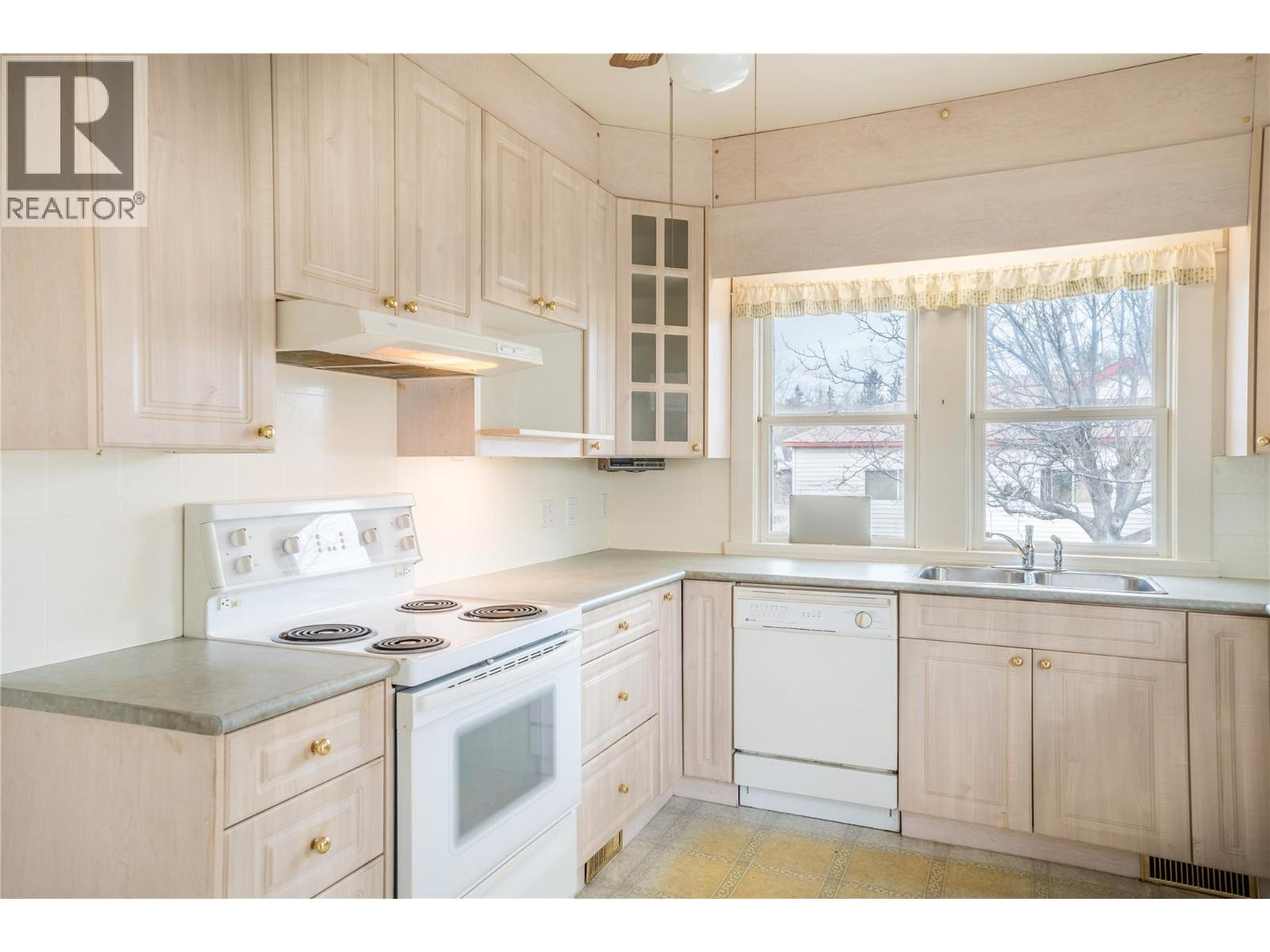 14207 Victoria Road N, Summerland, British Columbia  V0H 1Z0 - Photo 6 - 10381440