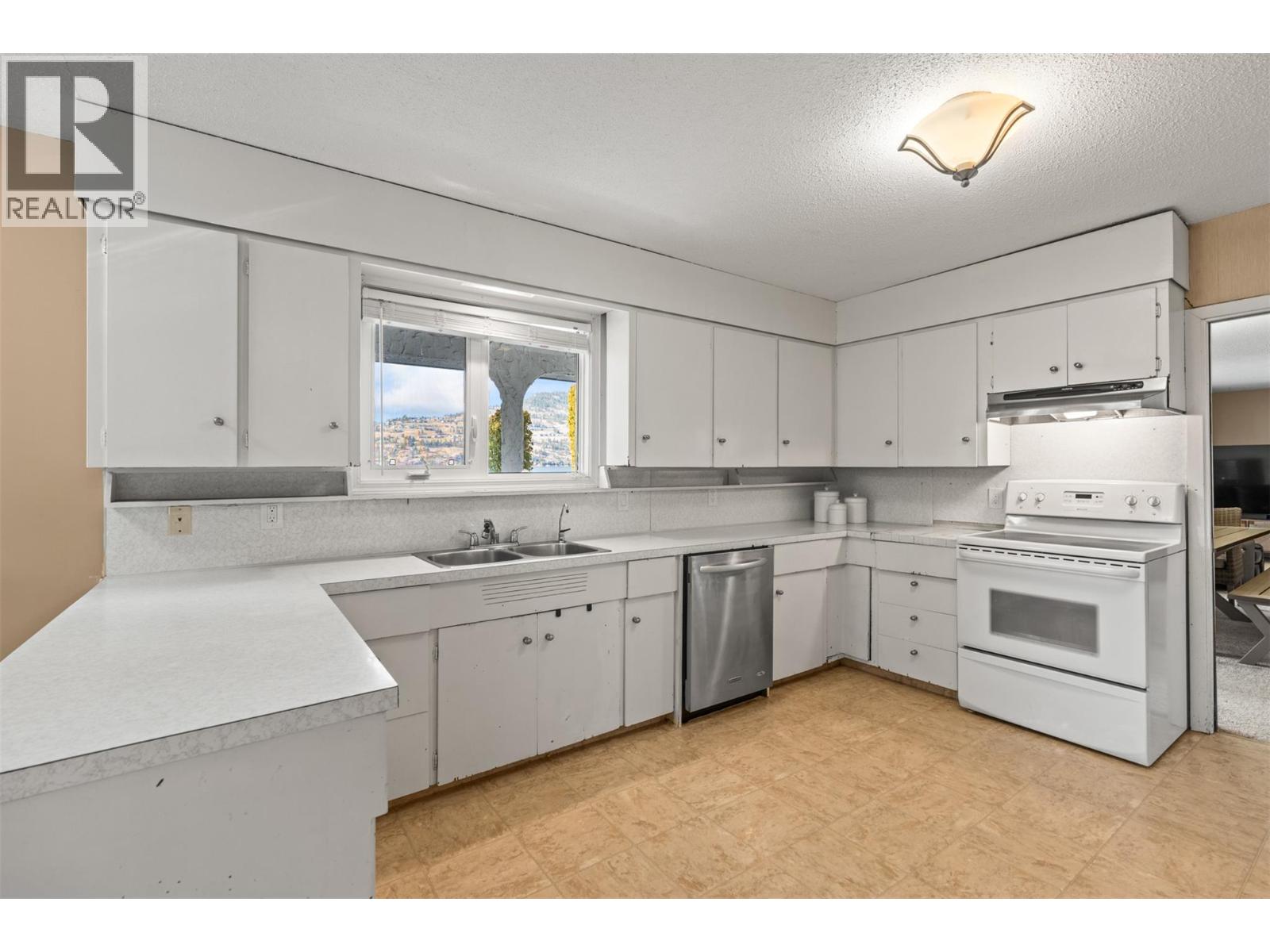 8997 Peters Road, Vernon, British Columbia  V1H 1K1 - Photo 2 - 10381378