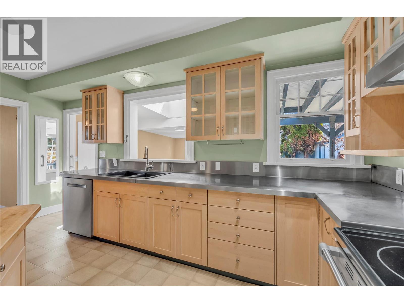 702 Winnipeg Street, Penticton, British Columbia  V2A 5N3 - Photo 10 - 10381554