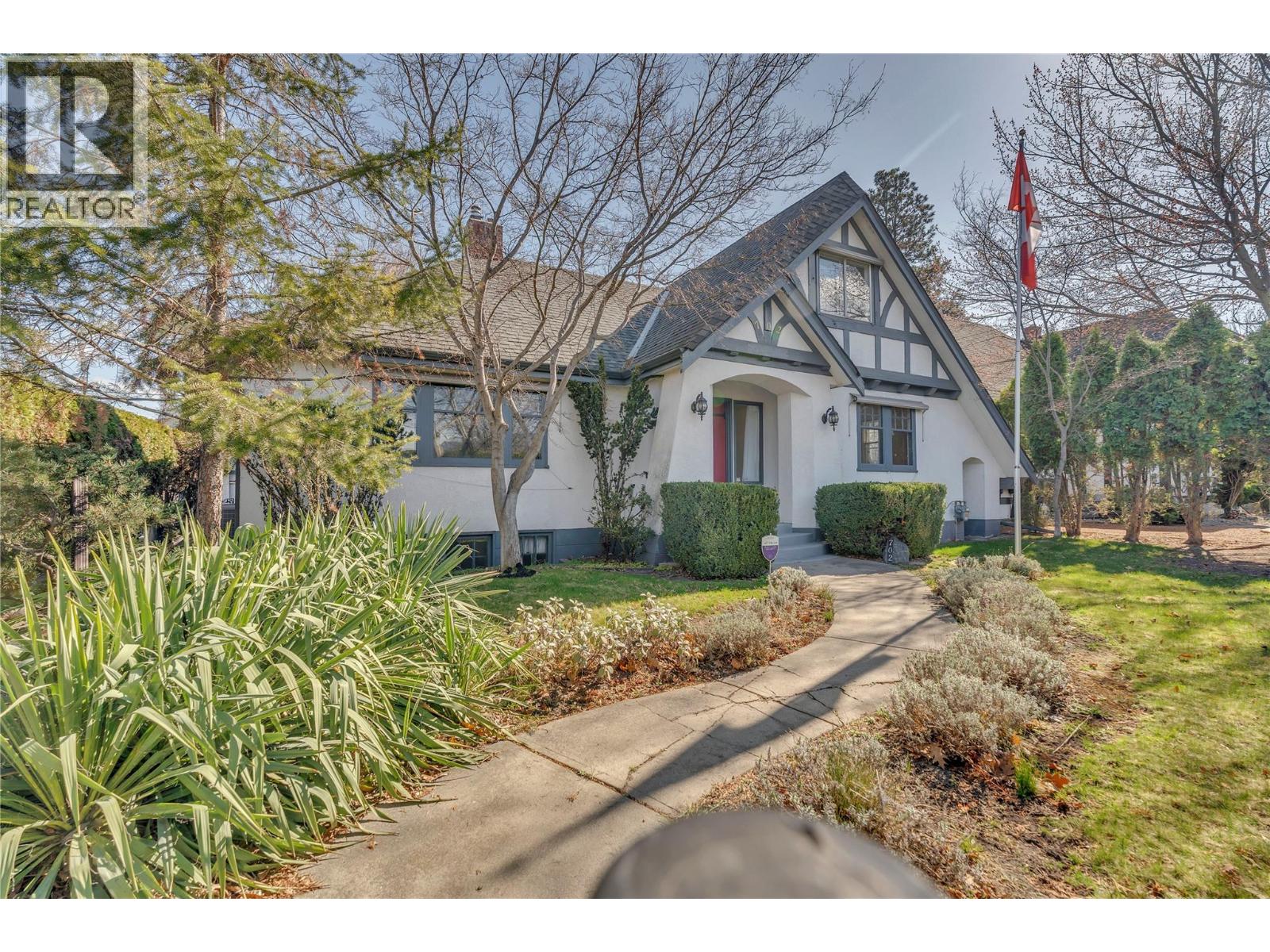 702 Winnipeg Street, Penticton, British Columbia  V2A 5N3 - Photo 2 - 10381554