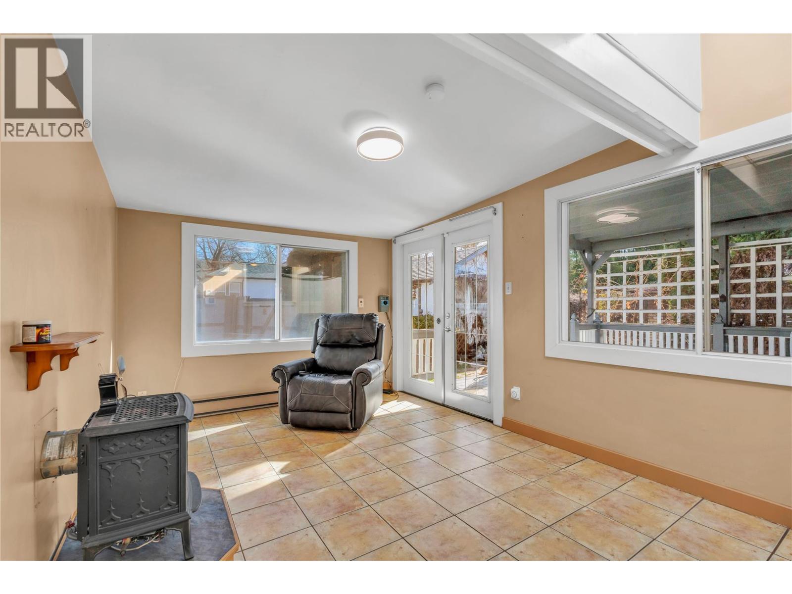 702 Winnipeg Street, Penticton, British Columbia  V2A 5N3 - Photo 6 - 10381554