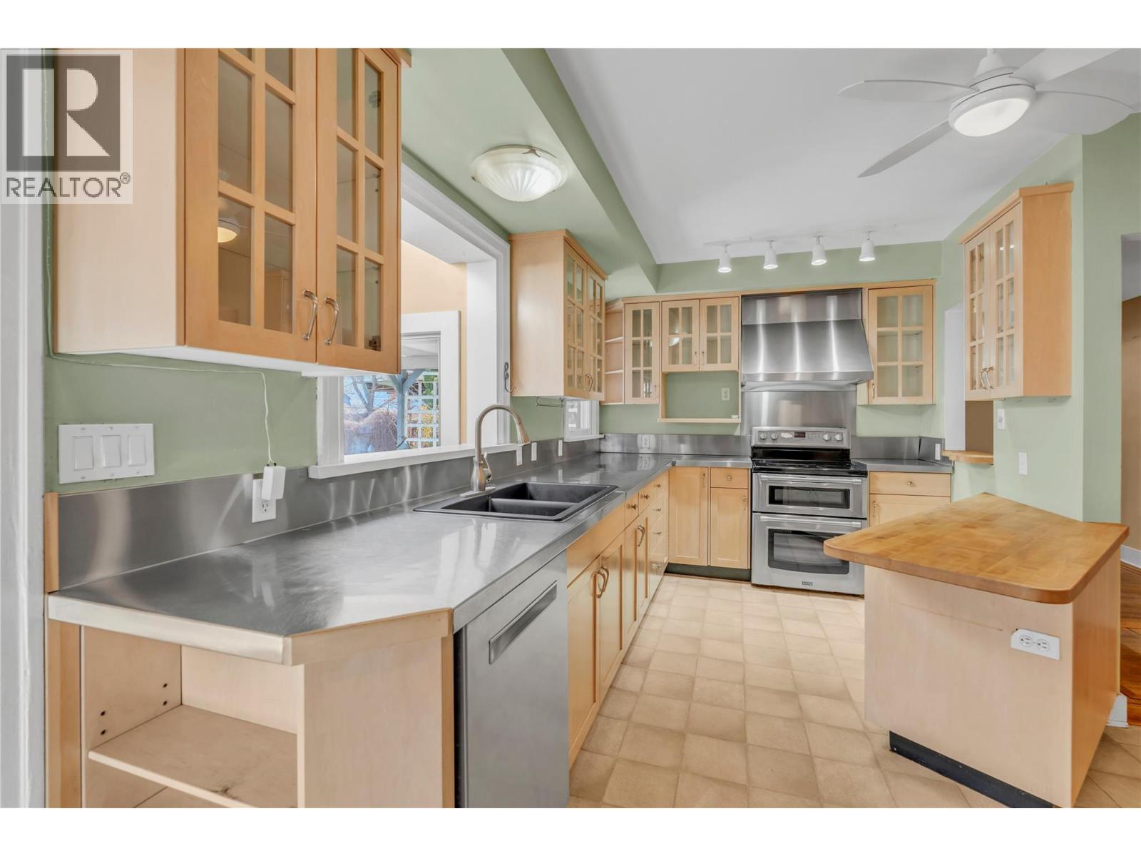 702 Winnipeg Street, Penticton, British Columbia  V2A 5N3 - Photo 7 - 10381554