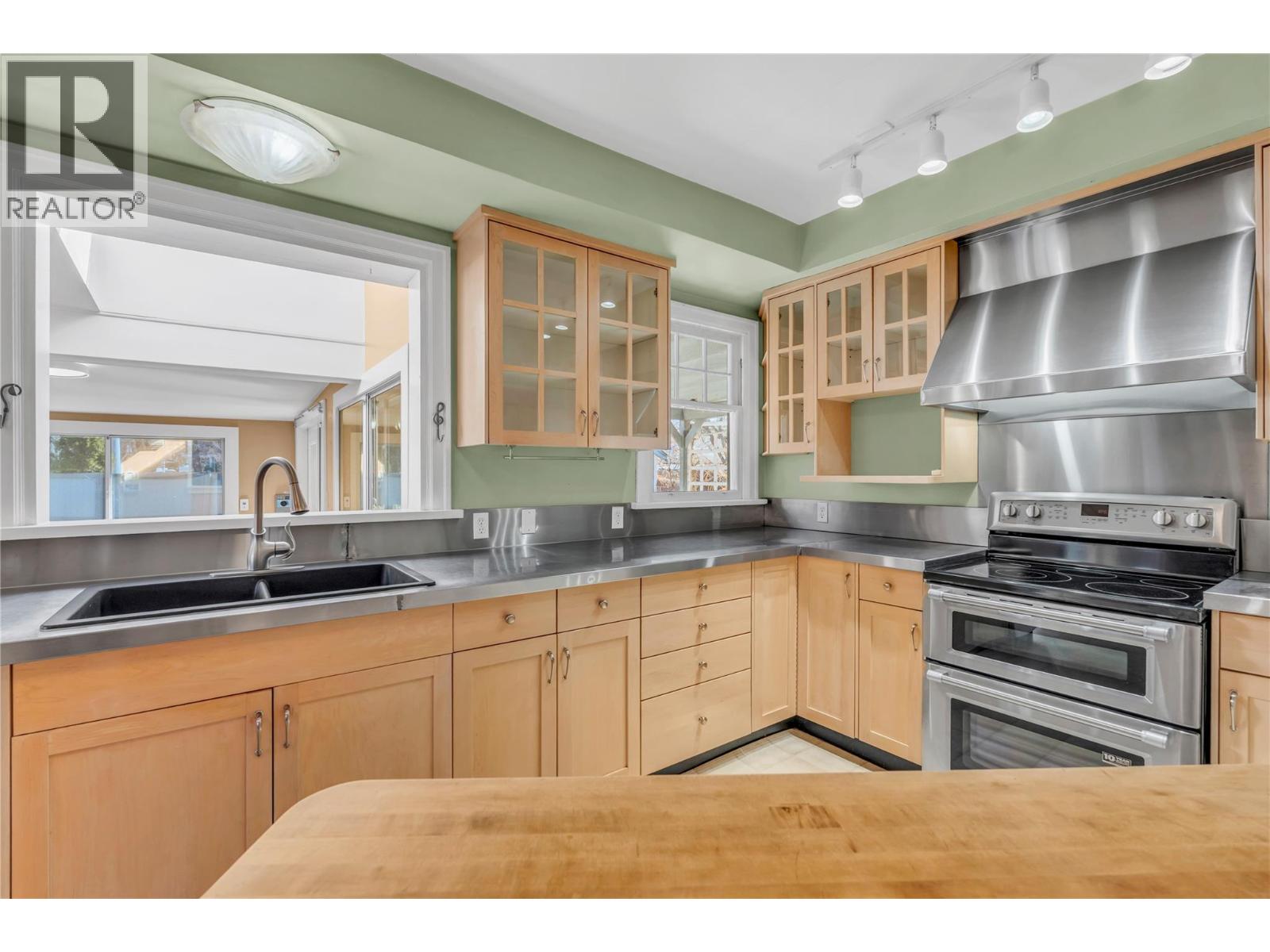 702 Winnipeg Street, Penticton, British Columbia  V2A 5N3 - Photo 8 - 10381554