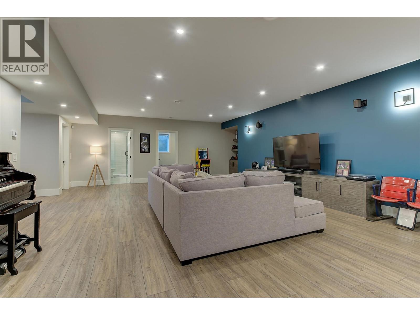 1612 Vincent Place, Kelowna, British Columbia  V1W 5N9 - Photo 74 - 10381438